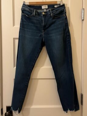 FRAME • Le High Straight Jeans • Raw Hem Medium Wash • Size 32